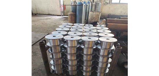 太原輸送機(jī)配件廠家真實案例：滾筒包膠，冷補(bǔ)